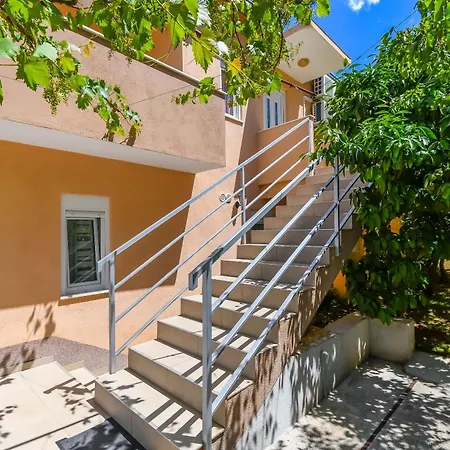 Tonka Apartment