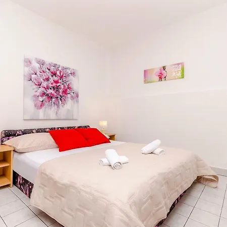 Tonka Apartment
